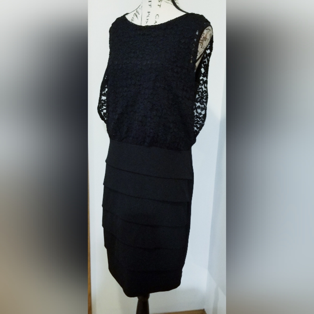 Valerie Bertinellii Black Open Sleeveless Lace Tiered Dress Size 10 Formal